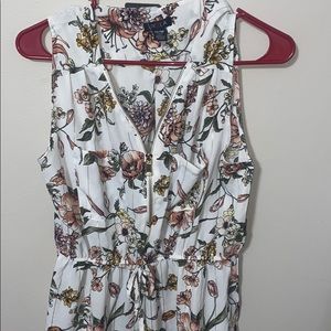 Short sleeve floral top